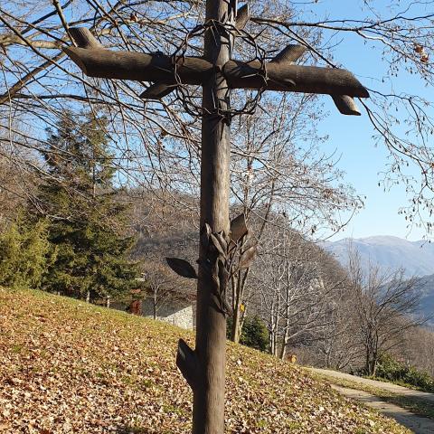  Croce di ferro in prossimità di una baita - © G.S. Marinelli, riproduzione vietata.