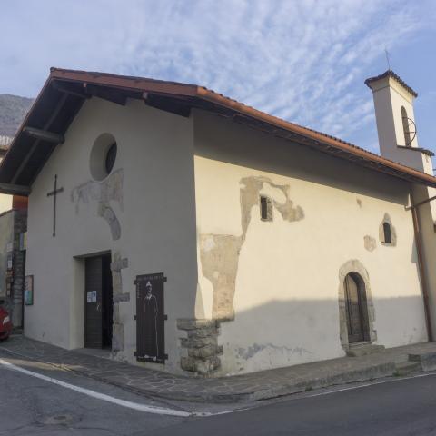 Foto nr. 1 chiesetta di Santa Maria a Comenduno, incrocio tra via Santa Maria e via Briolini. - © G.S. Marinelli, riproduzione vietata.