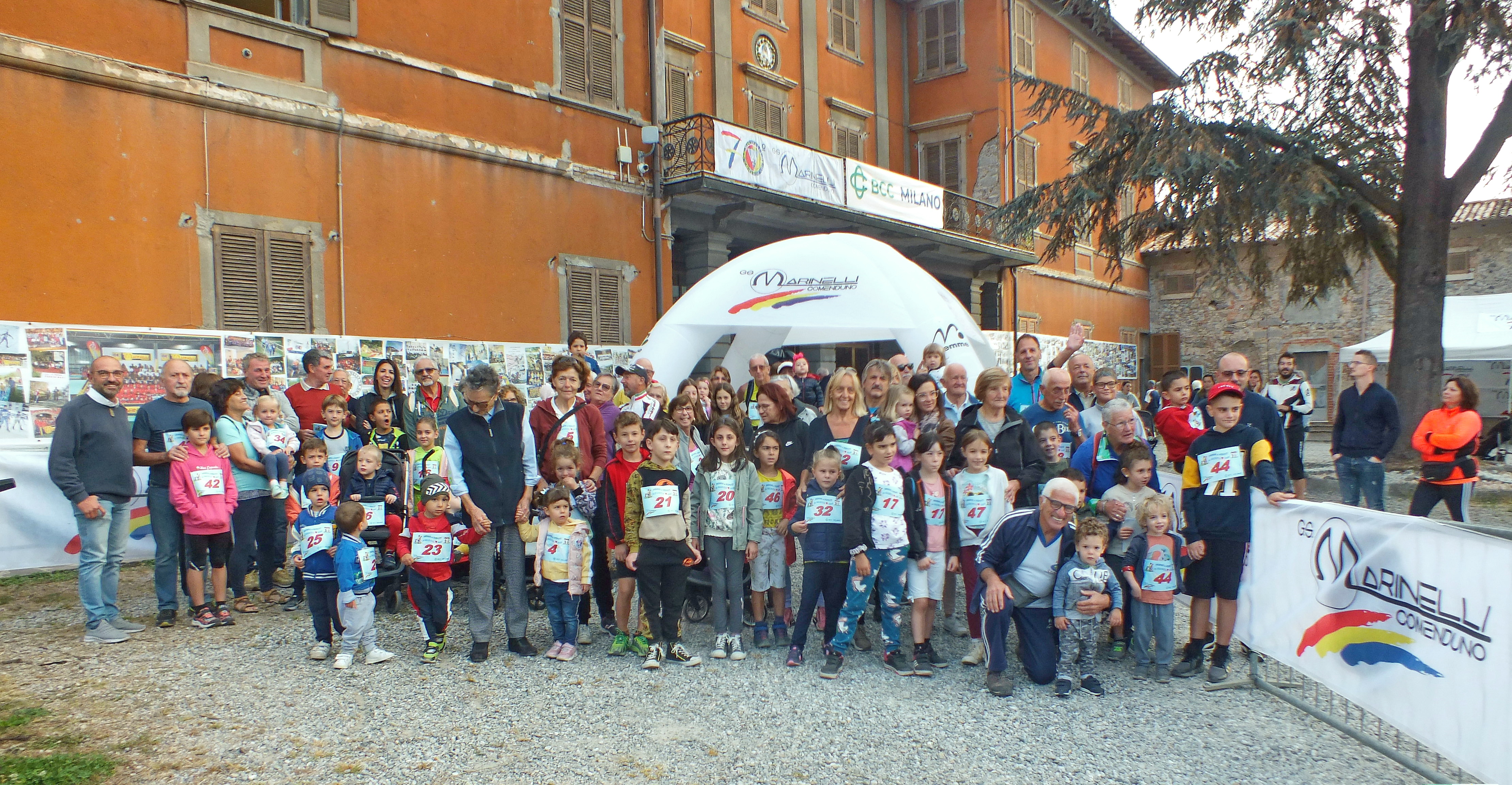 foto di gruppo delle 49 pattuglie partecipanti