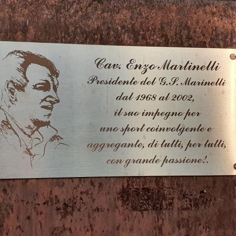 targa commemorativa al Cavaliere Enzo Martinelli