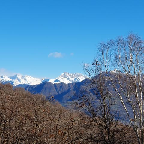 ampio panorama sui monti dell'alta Valle Seriana