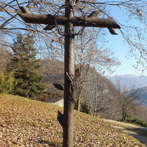 Foto nr. 10 superando una croce in ferro - © G.S. Marinelli, riproduzione vietata.