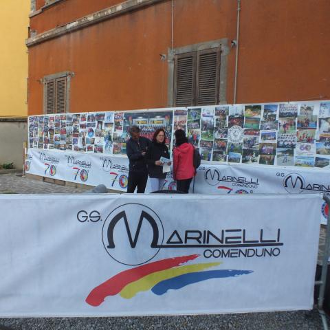 lo striscione con le fotografie storiche del Gruppo Sportivo  - &copy; G.S. Marinelli, riproduzione vietata.