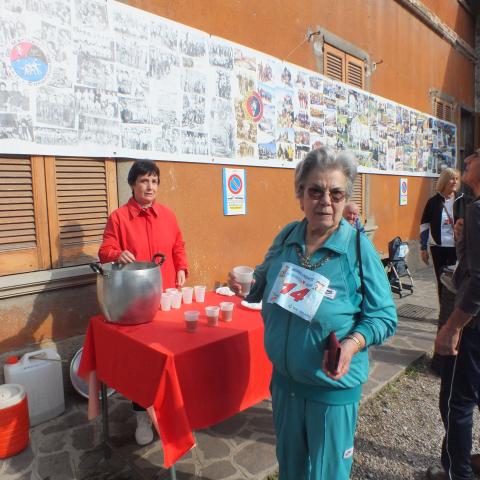 uno sguardo allo striscione con le fotografie storiche  - &copy; G.S. Marinelli, riproduzione vietata.
