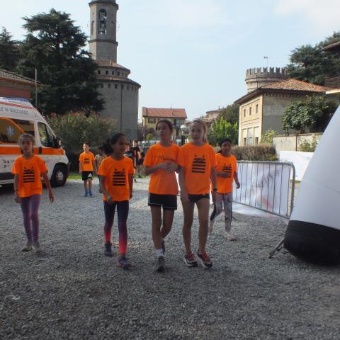 una squadra di ragazze con la maglietta Marinelli  - &copy; G.S. Marinelli, riproduzione vietata.