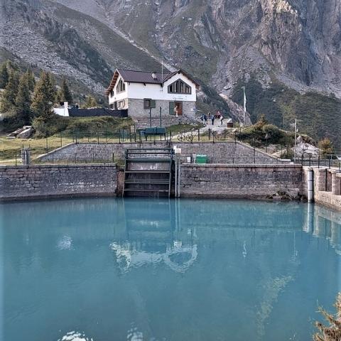 Rifugio Città di Lissone (m 2020)  - © G.S. Marinelli, riproduzione vietata.