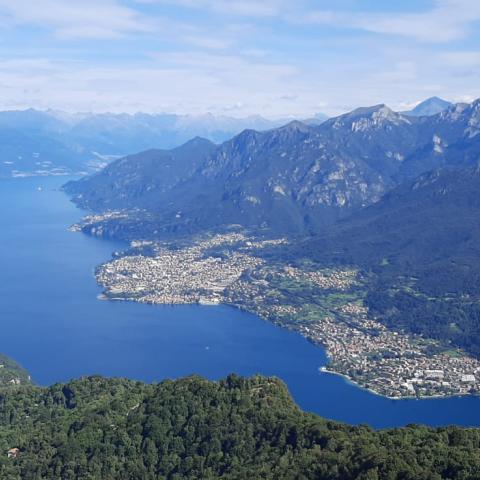 Viata panoramica verso il lago del Ramo di Lecco  - &copy; G.S. Marinelli, riproduzione vietata.