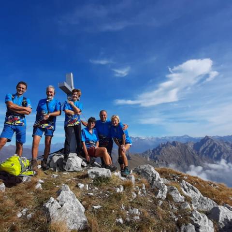 Il gruppo in vetta al Monte Sossino  - © G.S. Marinelli, riproduzione vietata.