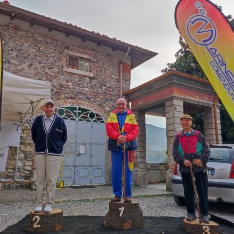 Sul podio tre personaggi storici del Gruppo Sportivo per una foto ricordo  - &copy; G.S. Marinelli, riproduzione vietata.
